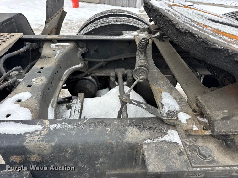 image for item YA1692 2016 Kenworth T660 semi truck