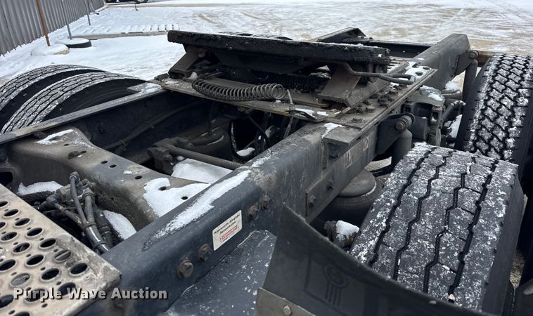 image for item YA1692 2016 Kenworth T660 semi truck