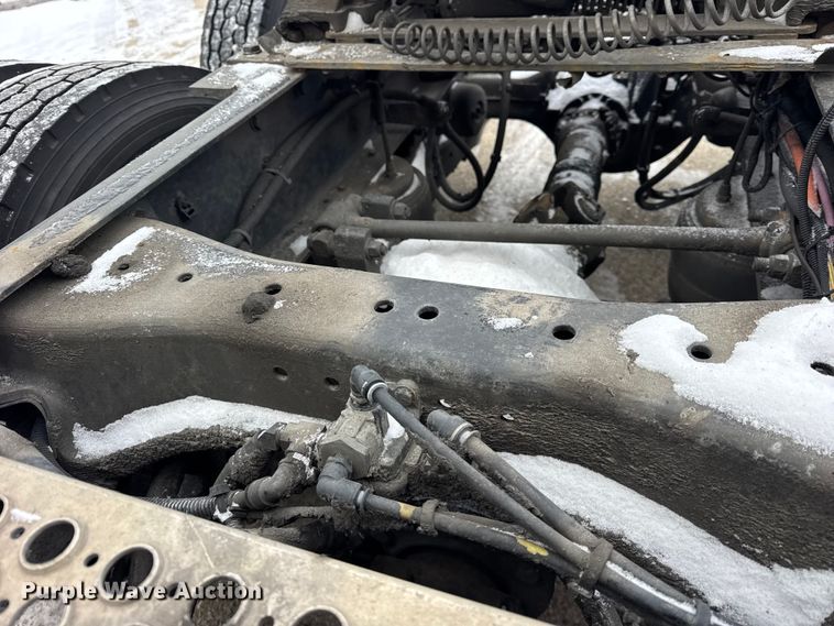 image for item YA1692 2016 Kenworth T660 semi truck