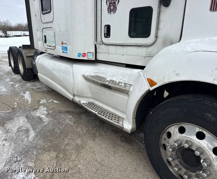 image for item YA1692 2016 Kenworth T660 semi truck