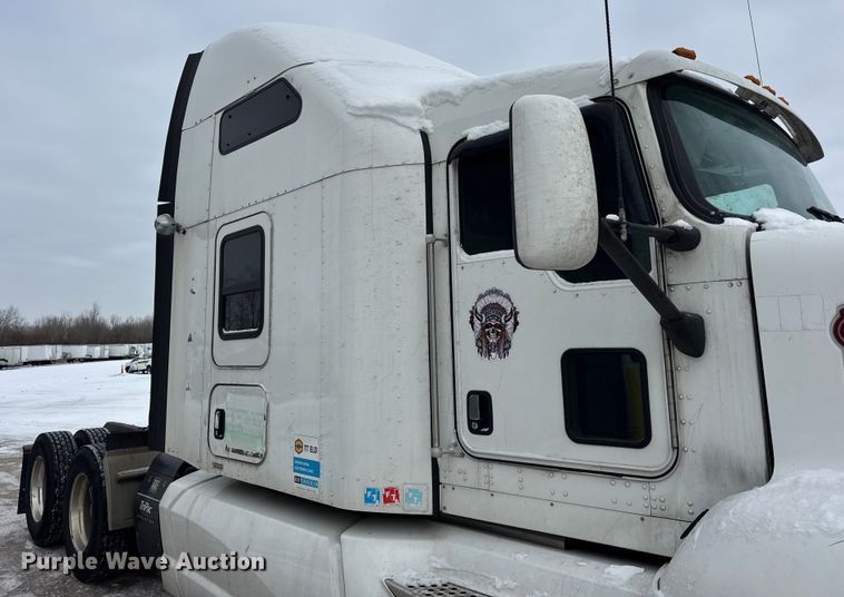 image for item YA1692 2016 Kenworth T660 semi truck