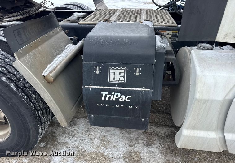 image for item YA1692 2016 Kenworth T660 semi truck