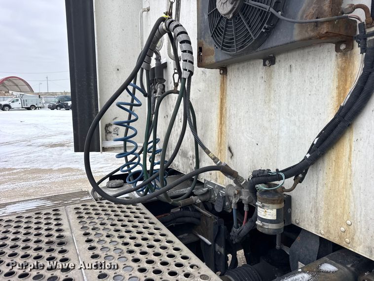 image for item YA1692 2016 Kenworth T660 semi truck