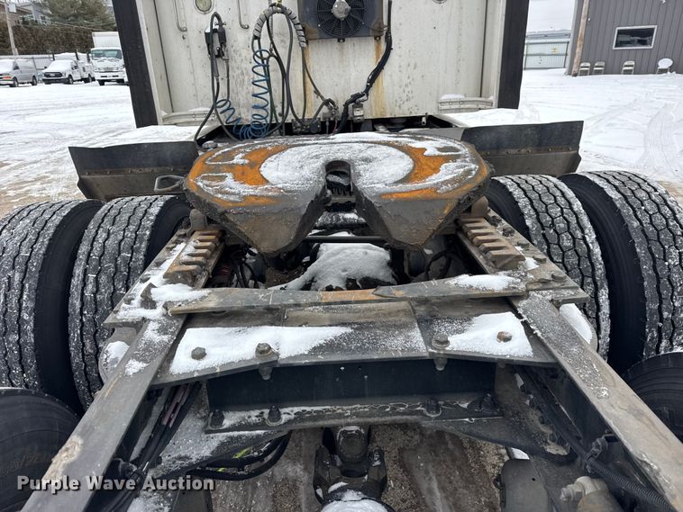 image for item YA1692 2016 Kenworth T660 semi truck