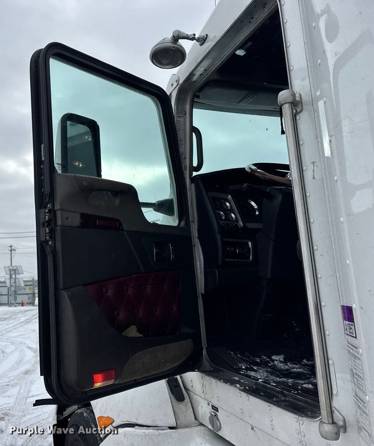 image for item YA1692 2016 Kenworth T660 semi truck