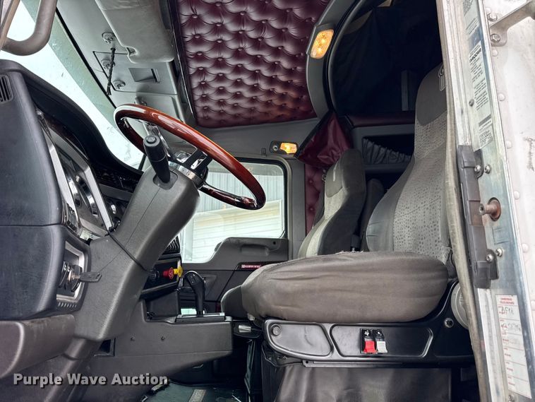 image for item YA1692 2016 Kenworth T660 semi truck