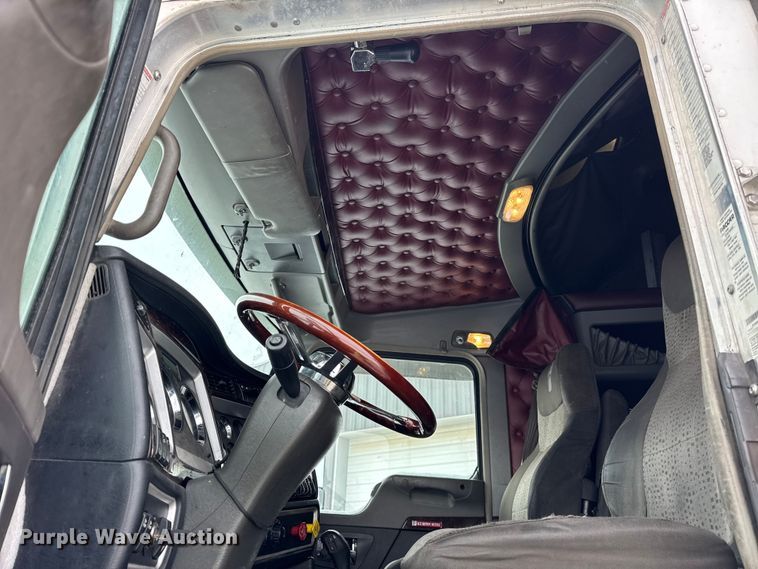 image for item YA1692 2016 Kenworth T660 semi truck