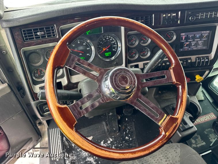 image for item YA1692 2016 Kenworth T660 semi truck