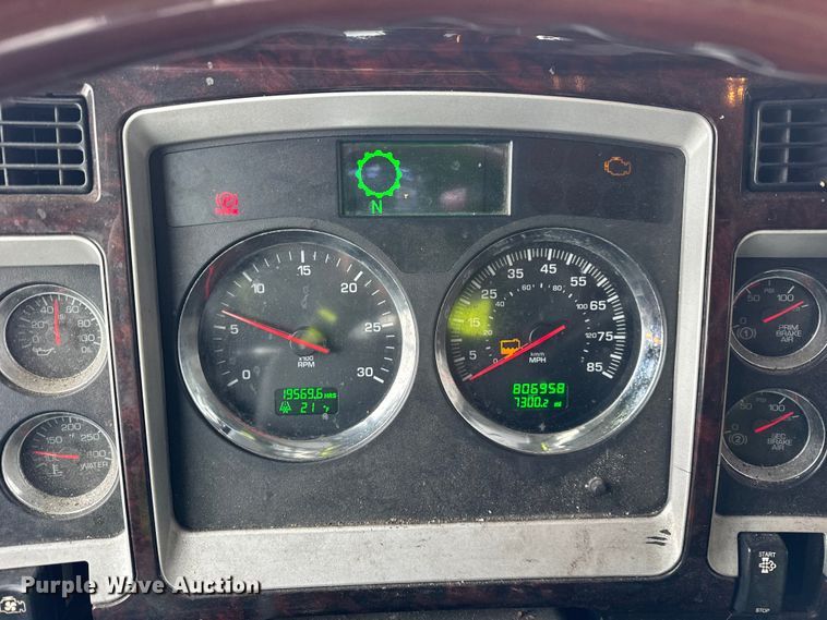 image for item YA1692 2016 Kenworth T660 semi truck