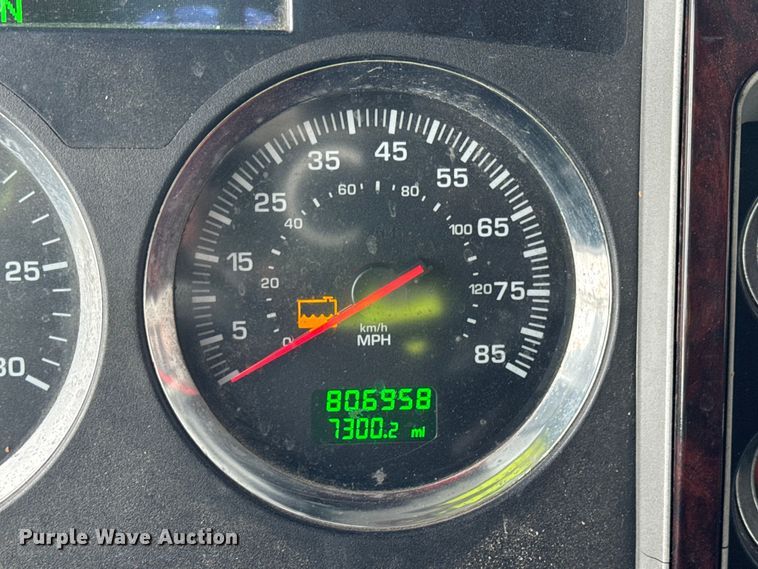 image for item YA1692 2016 Kenworth T660 semi truck