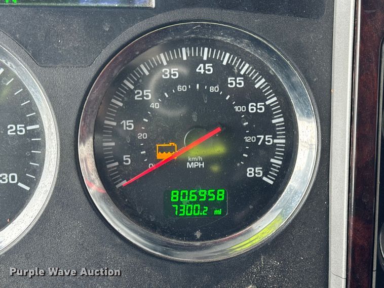 image for item YA1692 2016 Kenworth T660 semi truck