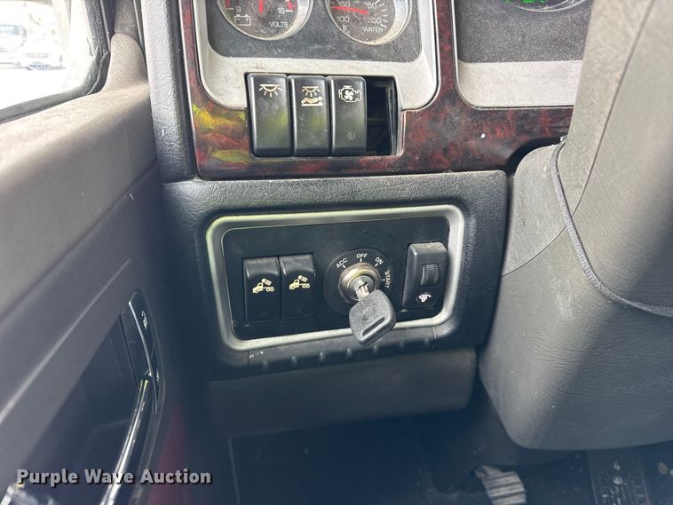 image for item YA1692 2016 Kenworth T660 semi truck