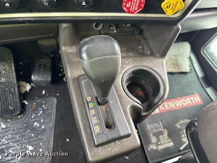 image for item YA1692 2016 Kenworth T660 semi truck