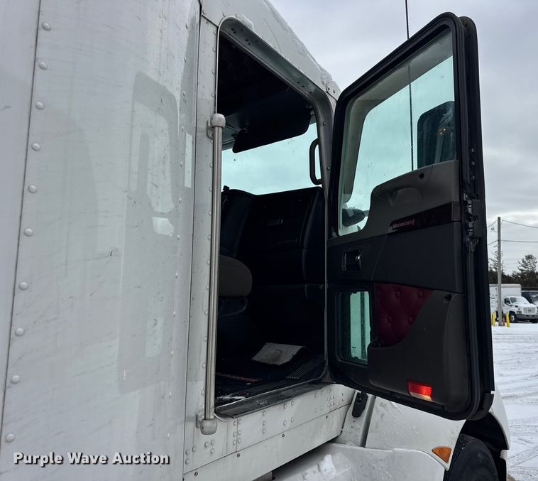 image for item YA1692 2016 Kenworth T660 semi truck