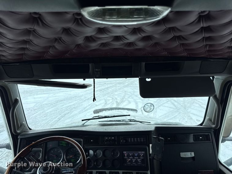 image for item YA1692 2016 Kenworth T660 semi truck