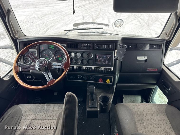 image for item YA1692 2016 Kenworth T660 semi truck