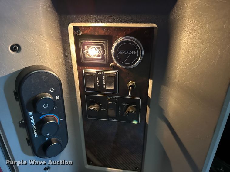 image for item YA1692 2016 Kenworth T660 semi truck