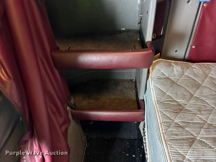 image for item YA1692 2016 Kenworth T660 semi truck