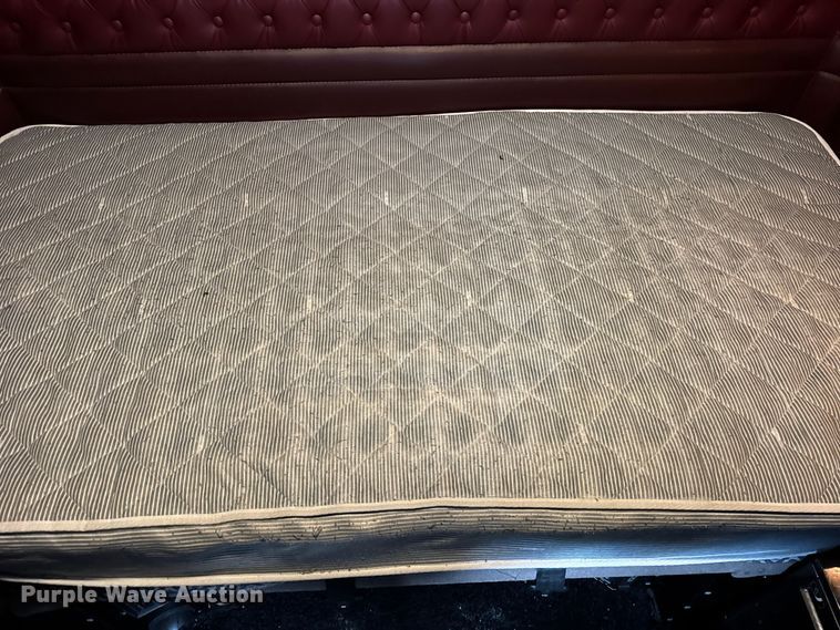 image for item YA1692 2016 Kenworth T660 semi truck