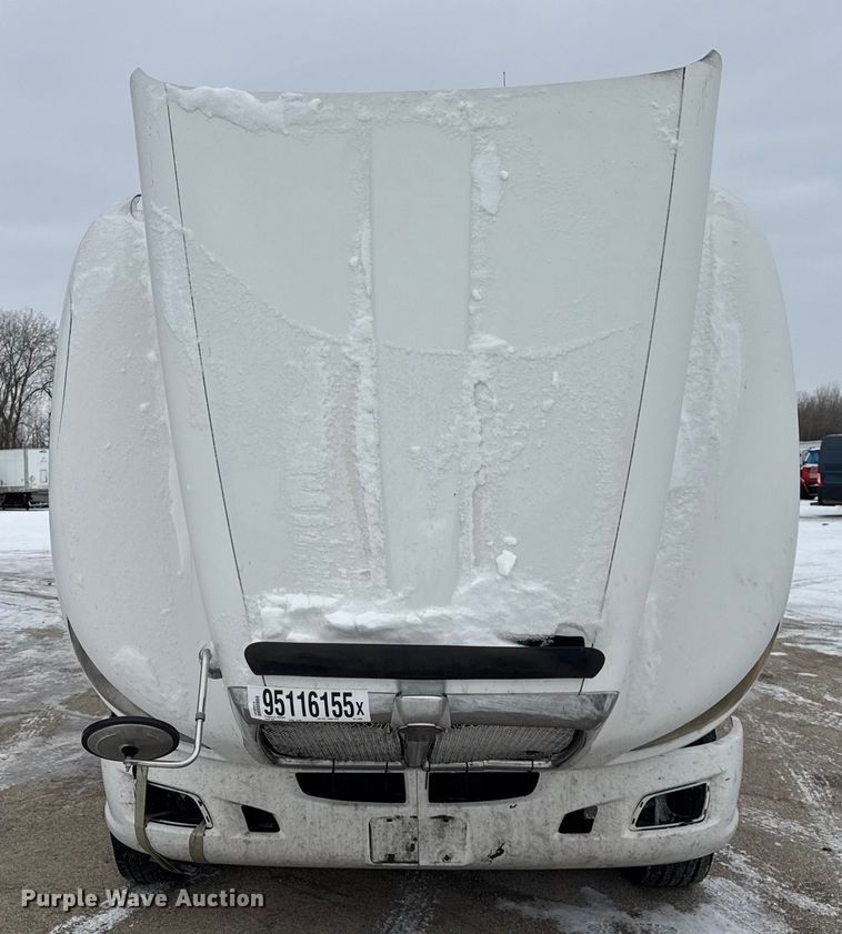 image for item YA1692 2016 Kenworth T660 semi truck