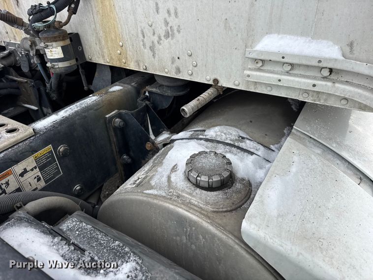 image for item YA1692 2016 Kenworth T660 semi truck