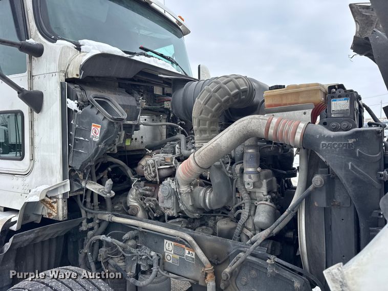 image for item YA1692 2016 Kenworth T660 semi truck