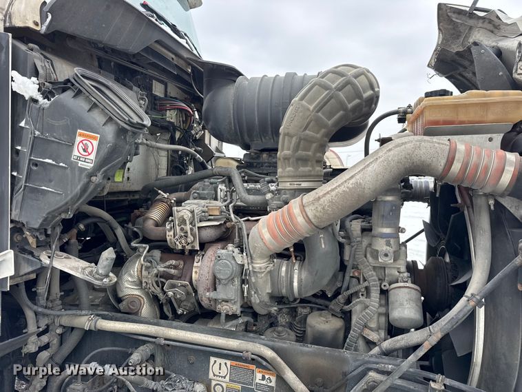 image for item YA1692 2016 Kenworth T660 semi truck