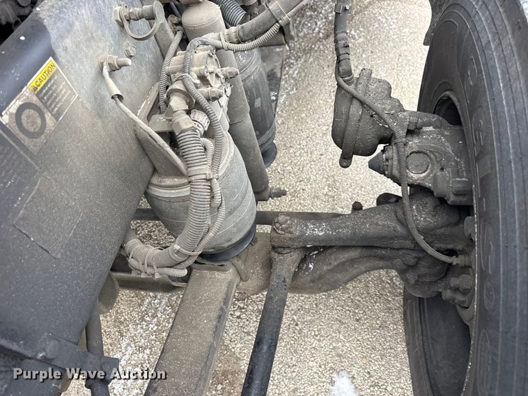 image for item YA1692 2016 Kenworth T660 semi truck