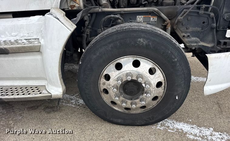 image for item YA1692 2016 Kenworth T660 semi truck