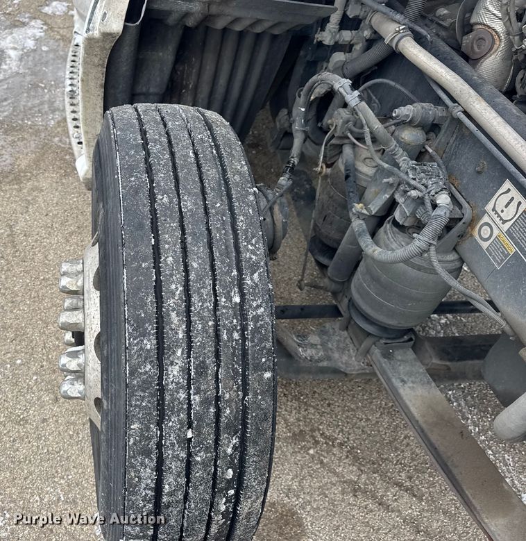 image for item YA1692 2016 Kenworth T660 semi truck