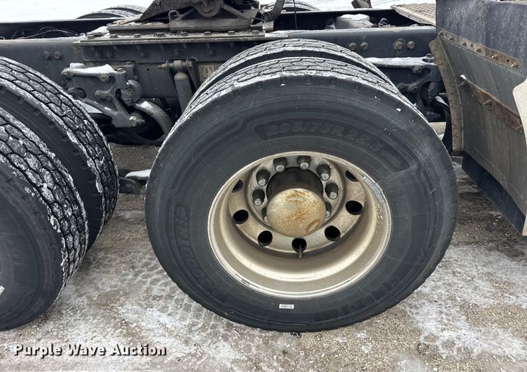 image for item YA1692 2016 Kenworth T660 semi truck