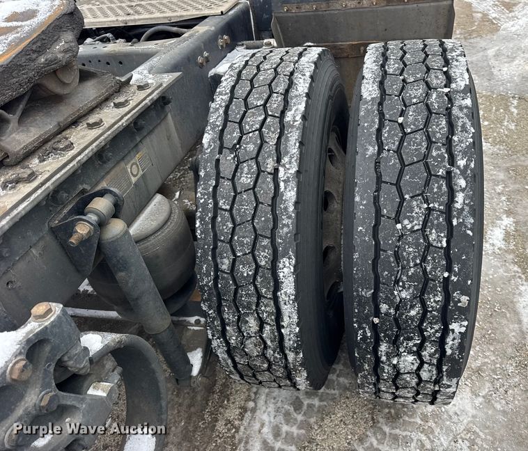 image for item YA1692 2016 Kenworth T660 semi truck