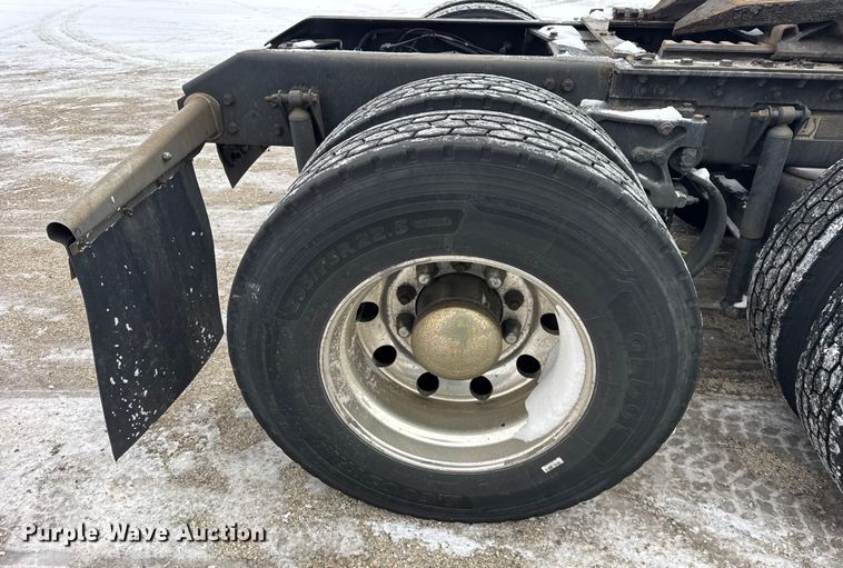 image for item YA1692 2016 Kenworth T660 semi truck