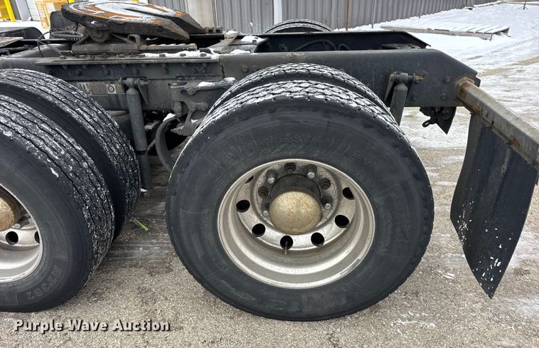 image for item YA1692 2016 Kenworth T660 semi truck