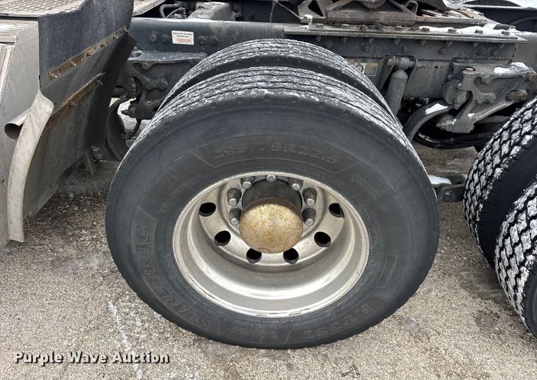 image for item YA1692 2016 Kenworth T660 semi truck