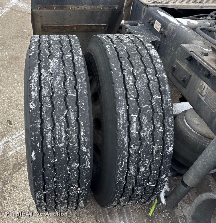 image for item YA1692 2016 Kenworth T660 semi truck