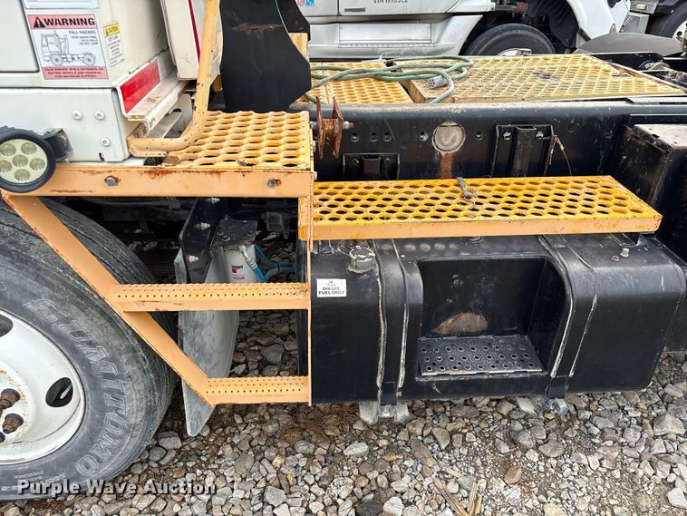 image for item YA1703 2006 Kalmar CYT 30 yard truck