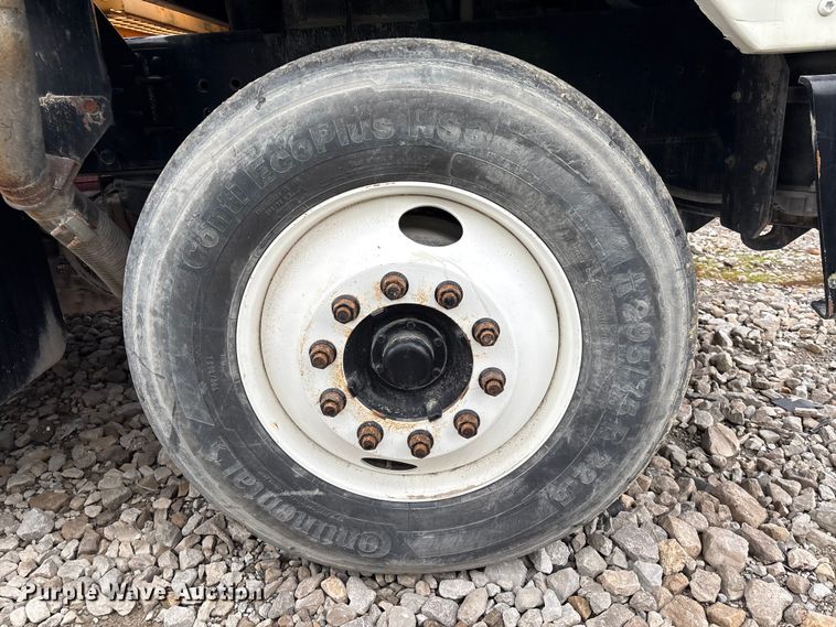 image for item YA1703 2006 Kalmar CYT 30 yard truck