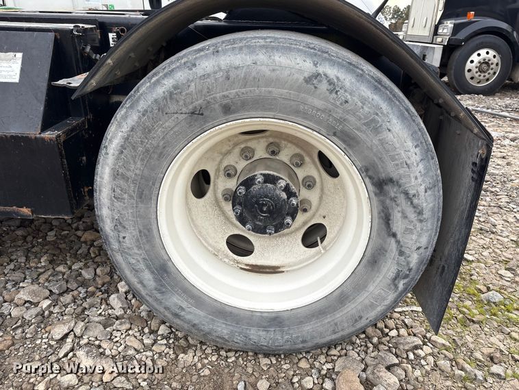 image for item YA1703 2006 Kalmar CYT 30 yard truck