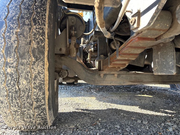 image for item YA1705 2005 Kalmar CYT 30 yard truck