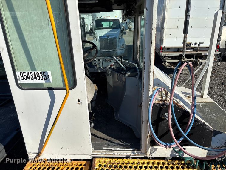 image for item YA1705 2005 Kalmar CYT 30 yard truck