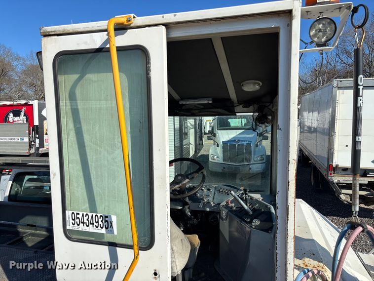 image for item YA1705 2005 Kalmar CYT 30 yard truck