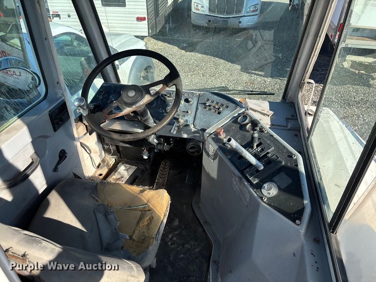 image for item YA1705 2005 Kalmar CYT 30 yard truck