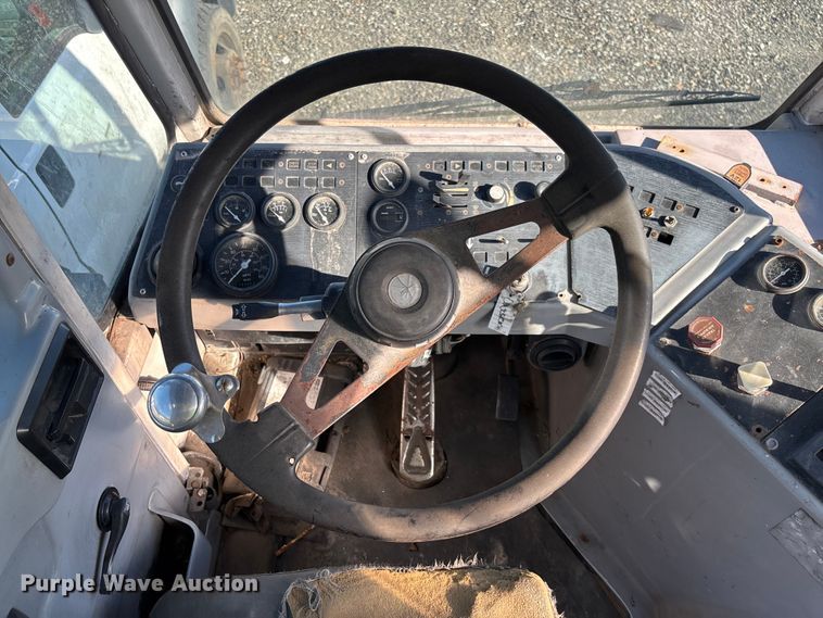 image for item YA1705 2005 Kalmar CYT 30 yard truck