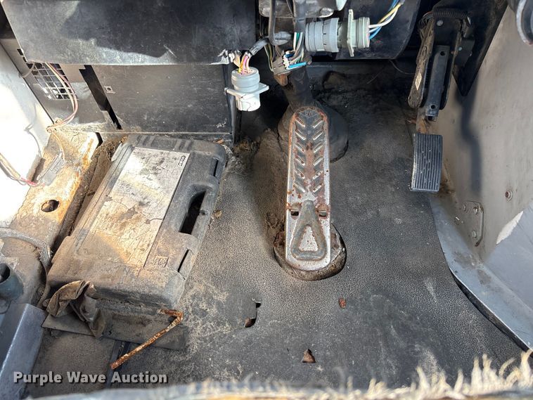 image for item YA1705 2005 Kalmar CYT 30 yard truck