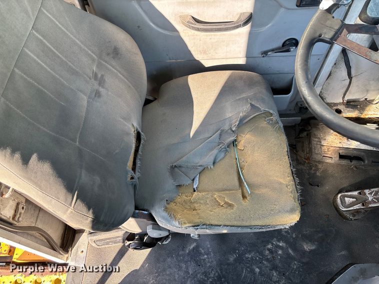 image for item YA1705 2005 Kalmar CYT 30 yard truck