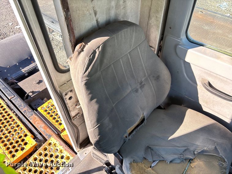 image for item YA1705 2005 Kalmar CYT 30 yard truck