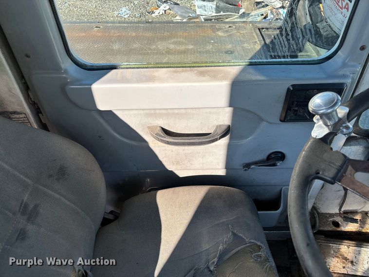 image for item YA1705 2005 Kalmar CYT 30 yard truck