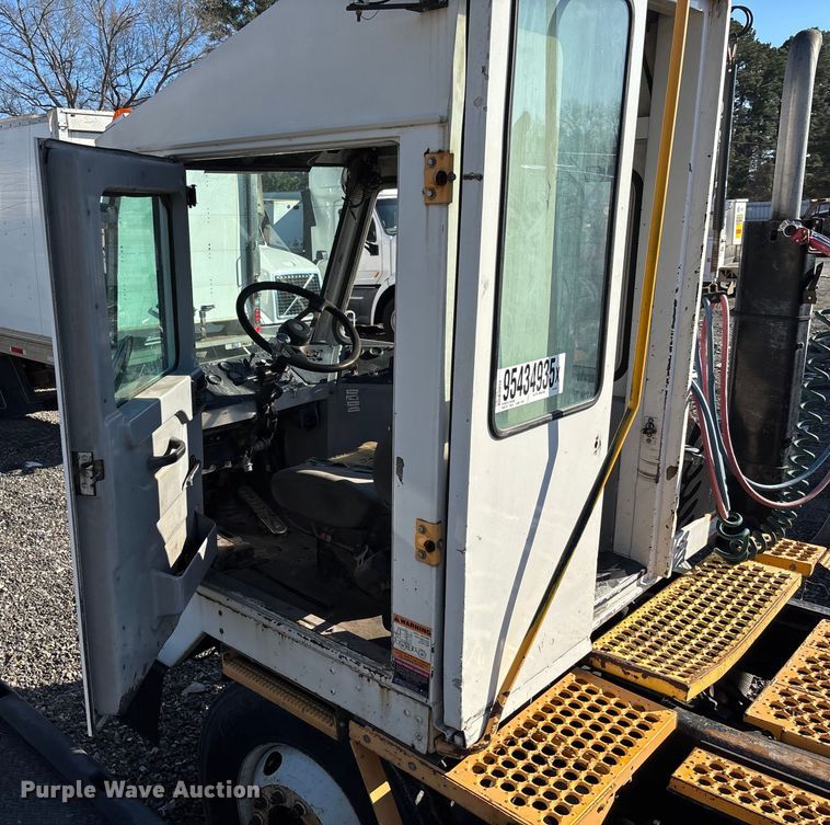 image for item YA1705 2005 Kalmar CYT 30 yard truck