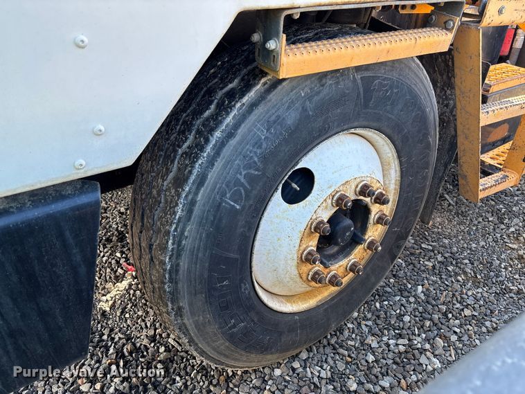 image for item YA1705 2005 Kalmar CYT 30 yard truck